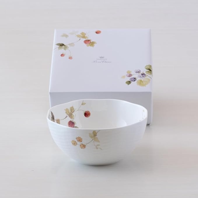 Narumi 51281-21911P Lucy Garden Salad Bowl, Diameter 8.7 inches (22 cm), Berry Pattern, Stylish, Cute, Relief, Wedding Gift, Microwave Warming, Dishwasher Safe, Gift Box Included