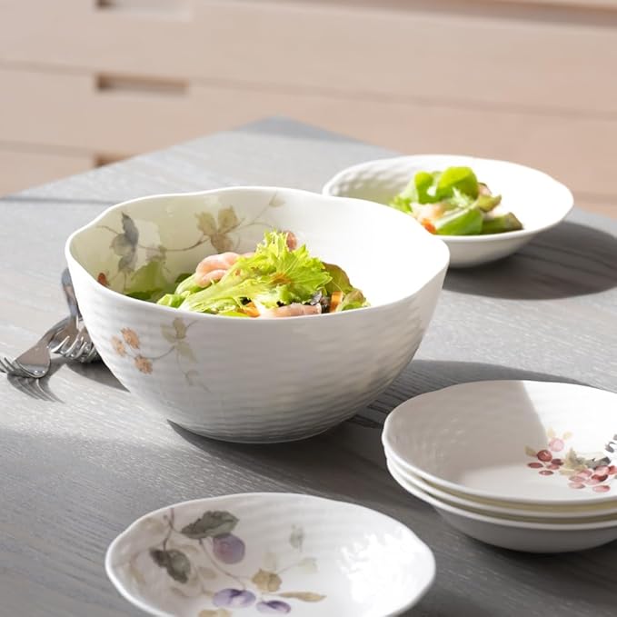 Narumi 51281-21911P Lucy Garden Salad Bowl, Diameter 8.7 inches (22 cm), Berry Pattern, Stylish, Cute, Relief, Wedding Gift, Microwave Warming, Dishwasher Safe, Gift Box Included