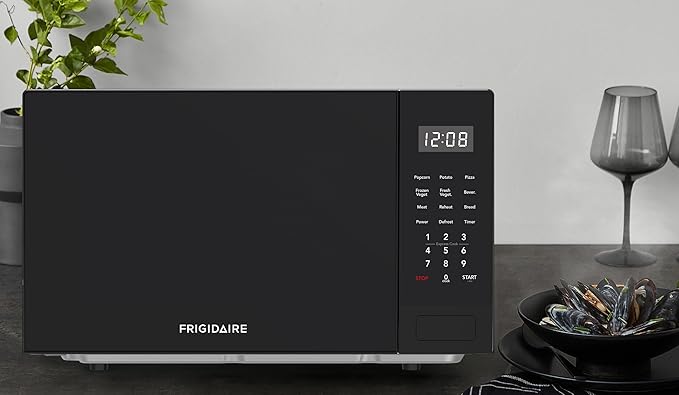FRIGIDAIRE 0.9-Cubic-Foot Microwave Oven, Black