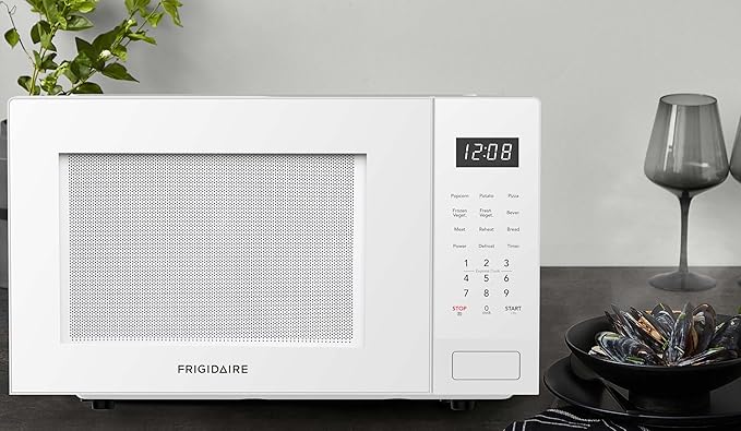 FRIGIDAIRE EM0953WHTE White Microwave, 9 cu. ft